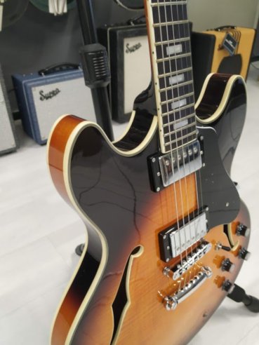 Sire H7 VS Larry Carlton Vintage Sunburst