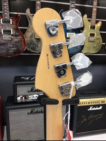 Fender American Standard Precision Bass Rosewood Fingerboard 3 Color Sunburst