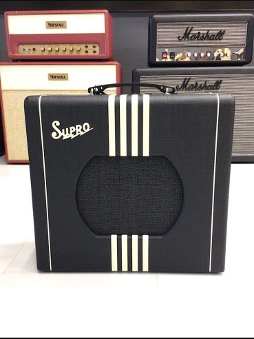 Supro Delta King 10 Tw  Black & Cream Combo Valve Amp