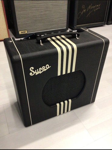 Supro Delta King 10 Tw  Black & Cream Combo Valve Amp