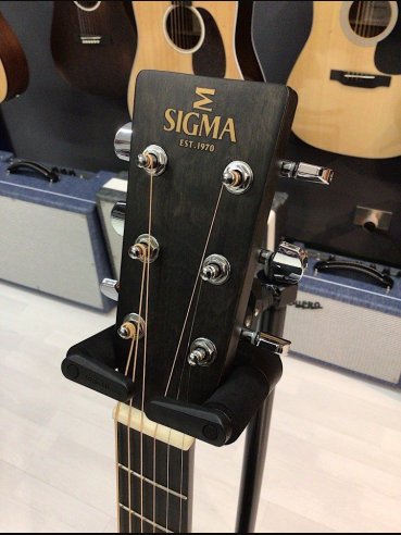 Sigmaguitars GMC-STE BKB Serie ST OM Blakburst Cutaway