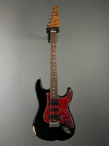 Suhr Classic S Antique RW HSH Flame Maple Neck Black
