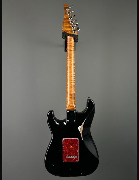 Suhr Classic S Antique RW HSH Flame Maple Neck Black