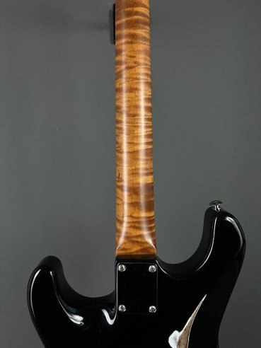 Suhr Classic S Antique RW HSH Flame Maple Neck Black