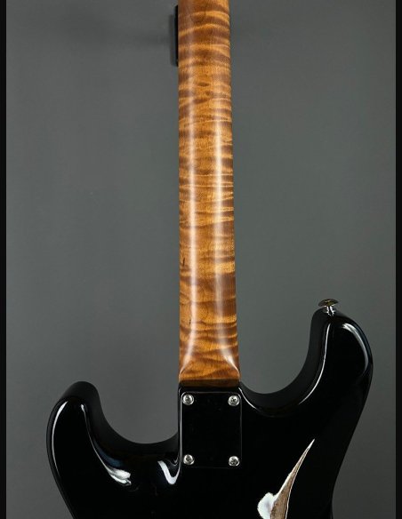 Suhr Classic S Antique RW HSH Flame Maple Neck Black
