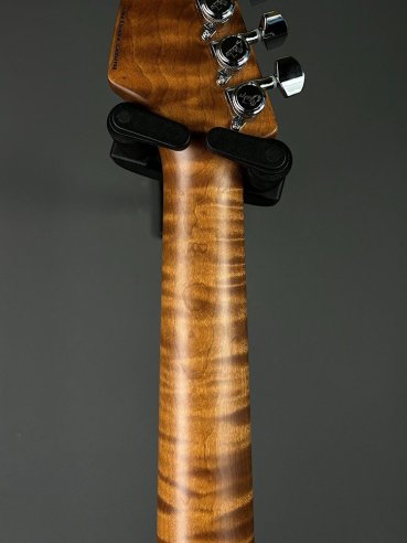 Suhr Classic S Antique RW HSH Flame Maple Neck Black