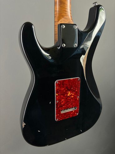 Suhr Classic S Antique RW HSH Flame Maple Neck Black