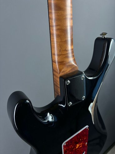 Suhr Classic S Antique RW HSH Flame Maple Neck Black