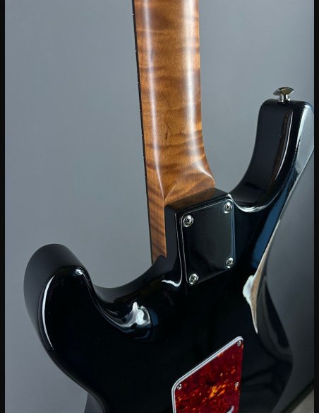 Suhr Classic S Antique RW HSH Flame Maple Neck Black