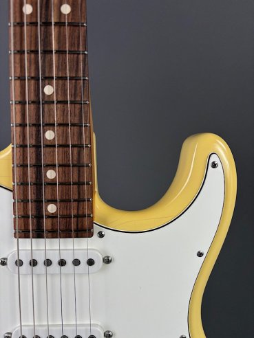 Suhr Classic S Antique RW HSS Vintage Yellow