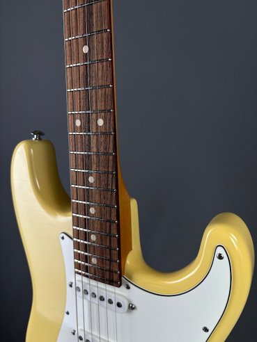 Suhr Classic S Antique RW HSS Vintage Yellow