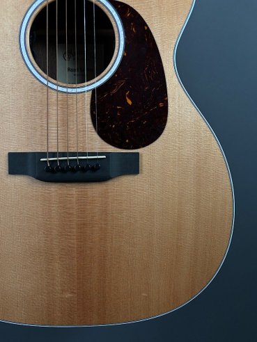 Martin 000-13E Siris Road Series Chitarra Folk Elettrificata w/Soft Shell
