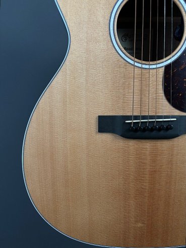 Martin 000-13E Siris Road Series Chitarra Folk Elettrificata w/Soft Shell