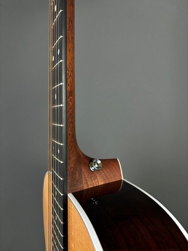 Martin 000-13E Siris Road Series Chitarra Folk Elettrificata w/Soft Shell