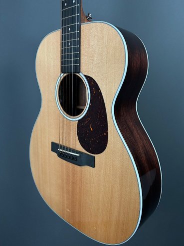 Martin 000-13E Siris Road Series Chitarra Folk Elettrificata w/Soft Shell