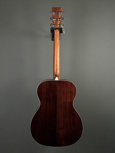 Martin 000-13E Siris Road Series Chitarra Folk Elettrificata w/Soft Shell