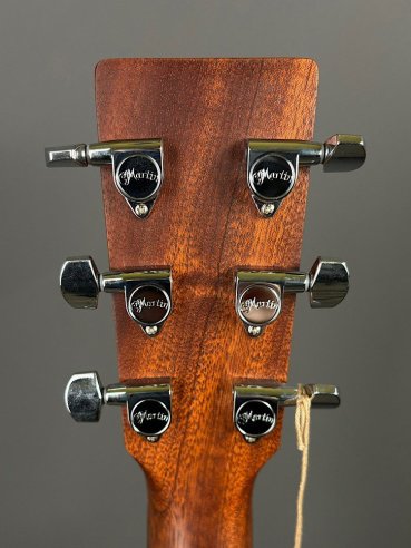 Martin 000-13E Siris Road Series Chitarra Folk Elettrificata w/Soft Shell