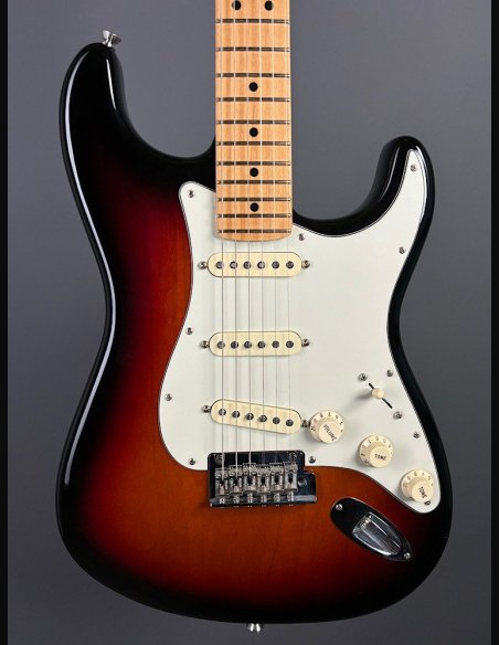 Fender American Professional Stratocaster Maple Fingerboard 3 Color Sunburst