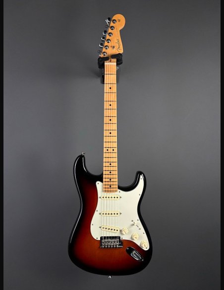 Fender American Professional Stratocaster Maple Fingerboard 3 Color Sunburst