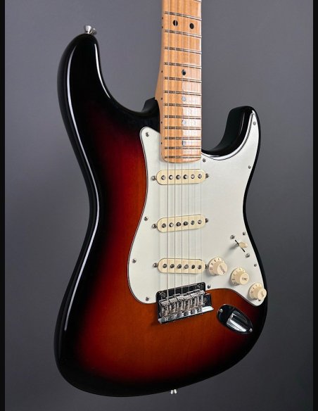 Fender American Professional Stratocaster Maple Fingerboard 3 Color Sunburst