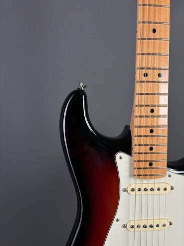 Fender American Professional Stratocaster Maple Fingerboard 3 Color Sunburst