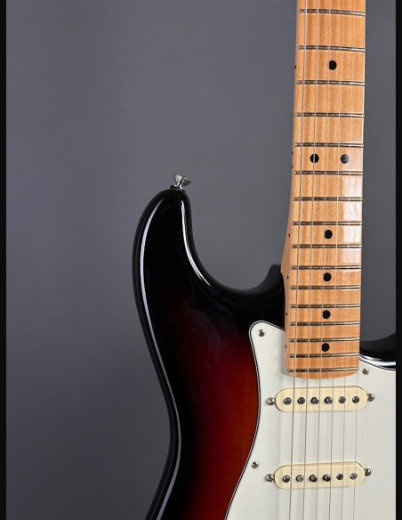 Fender American Professional Stratocaster Maple Fingerboard 3 Color Sunburst