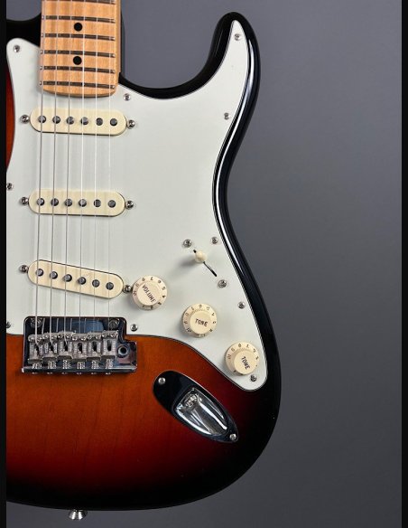 Fender American Professional Stratocaster Maple Fingerboard 3 Color Sunburst