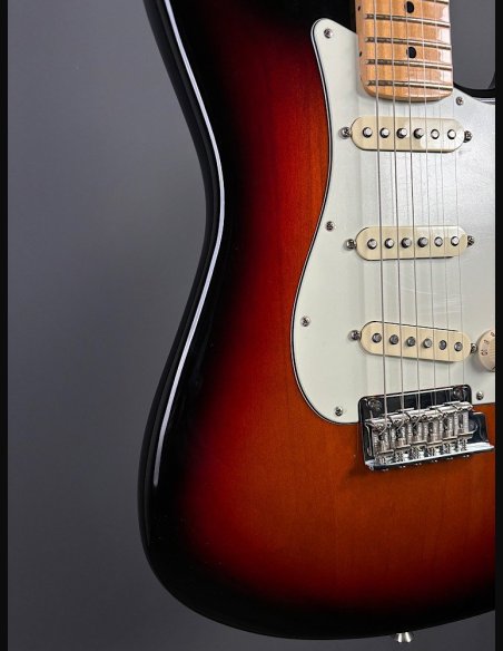 Fender American Professional Stratocaster Maple Fingerboard 3 Color Sunburst