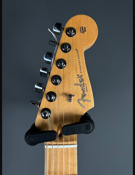 Fender American Professional Stratocaster Maple Fingerboard 3 Color Sunburst