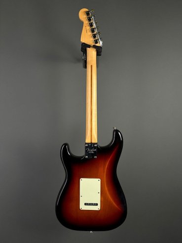 Fender American Professional Stratocaster Maple Fingerboard 3 Color Sunburst