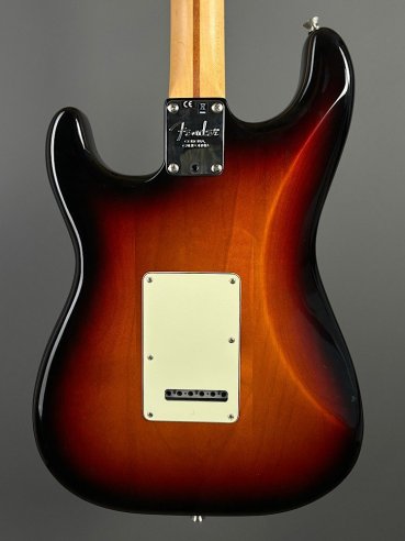 Fender American Professional Stratocaster Maple Fingerboard 3 Color Sunburst