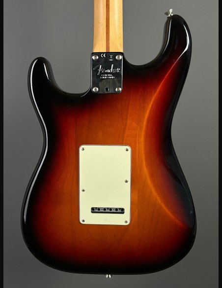 Fender American Professional Stratocaster Maple Fingerboard 3 Color Sunburst