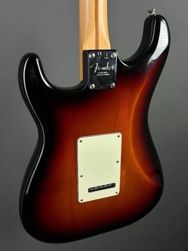 Fender American Professional Stratocaster Maple Fingerboard 3 Color Sunburst