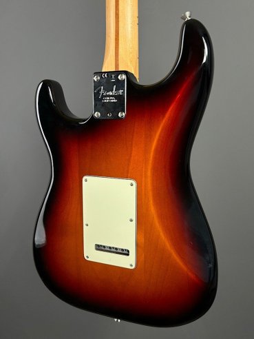 Fender American Professional Stratocaster Maple Fingerboard 3 Color Sunburst