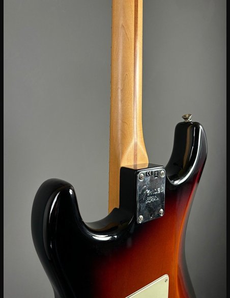 Fender American Professional Stratocaster Maple Fingerboard 3 Color Sunburst