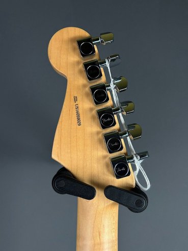 Fender American Professional Stratocaster Maple Fingerboard 3 Color Sunburst