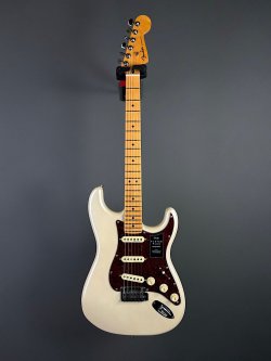 Fender Player Plus Stratocaster Olympic White w/bag 2