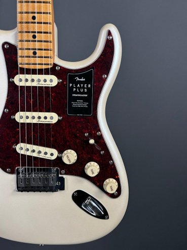 Fender Player Plus Stratocaster Olympic White w/bag