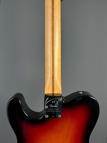 Fender American Professional II Telecaster Maple Fingerboard 3 Color Sunburst