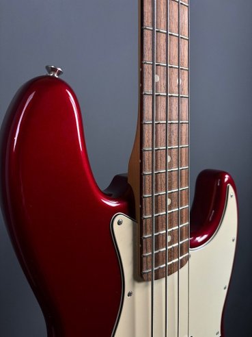 Fender Standard Jazz Bass Rosewood Fingerboard Candy Apple Red