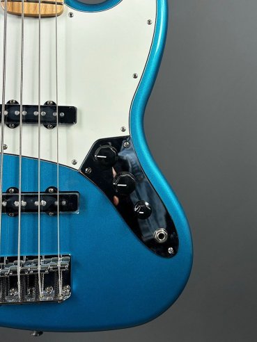 Fender Standard Jazz Bass Maple Fingerboard Lake Placid Blue