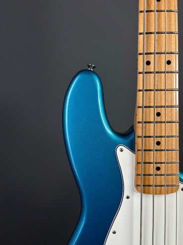 Fender Standard Jazz Bass Maple Fingerboard Lake Placid Blue