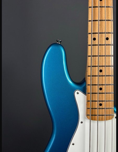 Fender Standard Jazz Bass Maple Fingerboard Lake Placid Blue