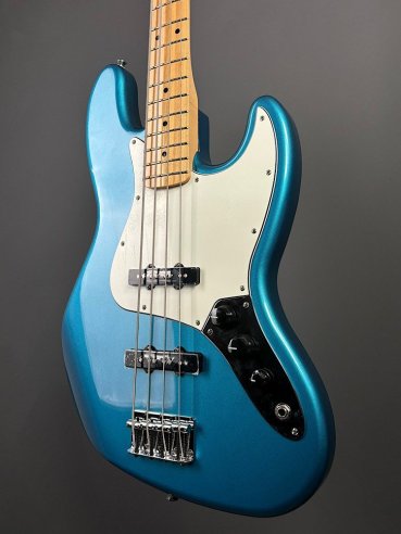 Fender Standard Jazz Bass Maple Fingerboard Lake Placid Blue