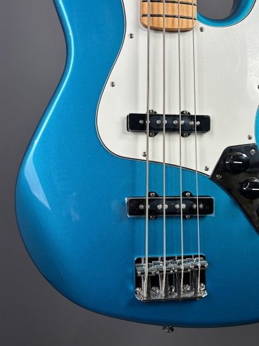 Fender Standard Jazz Bass Maple Fingerboard Lake Placid Blue