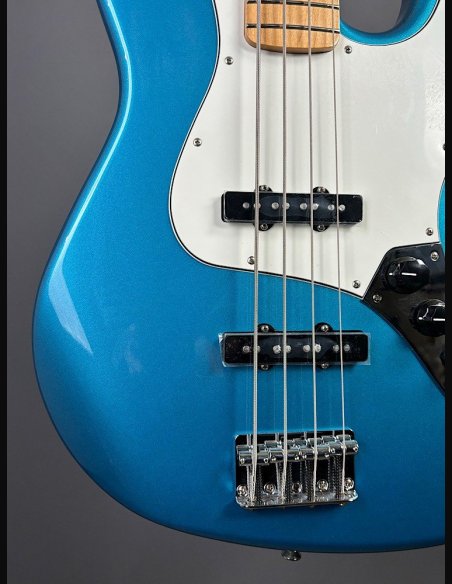 Fender Standard Jazz Bass Maple Fingerboard Lake Placid Blue