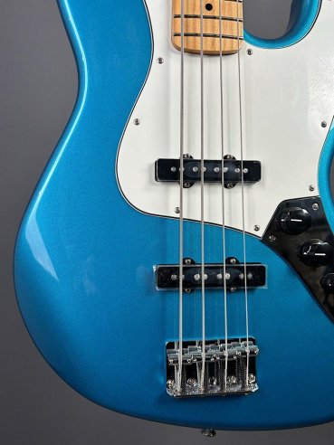 Fender Standard Jazz Bass Maple Fingerboard Lake Placid Blue