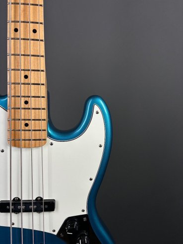 Fender Standard Jazz Bass Maple Fingerboard Lake Placid Blue