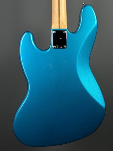Fender Standard Jazz Bass Maple Fingerboard Lake Placid Blue