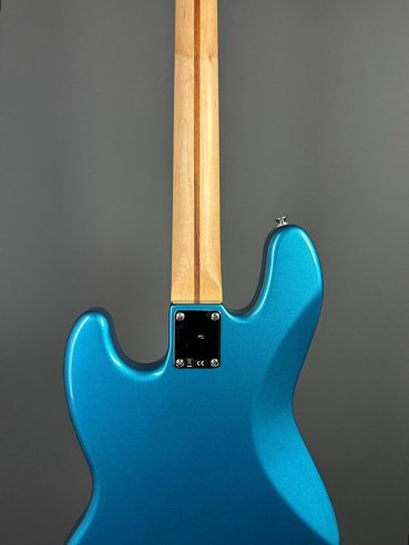 Fender Standard Jazz Bass Maple Fingerboard Lake Placid Blue